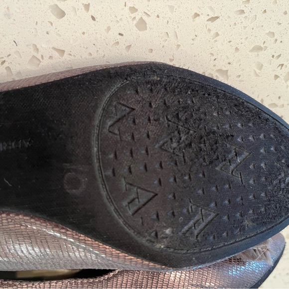 Pretty fun dressy pewter flats w/rhinestone fancy embellishment - Picture 7 of 11